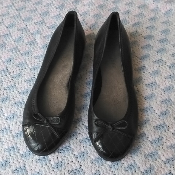 AEROSOLES Shoes - AEROSOLES Black Quilted Flats with Bow